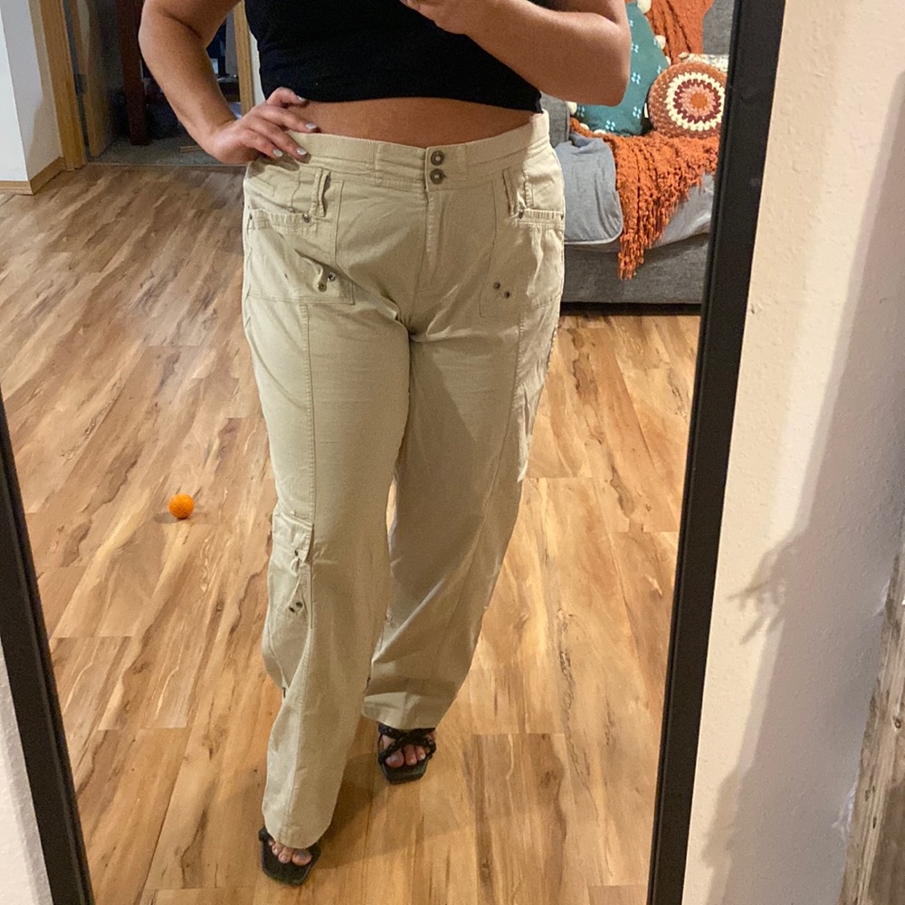 Vintage Chico’s / 16 (Size 3) / Khaki Cargo Pants